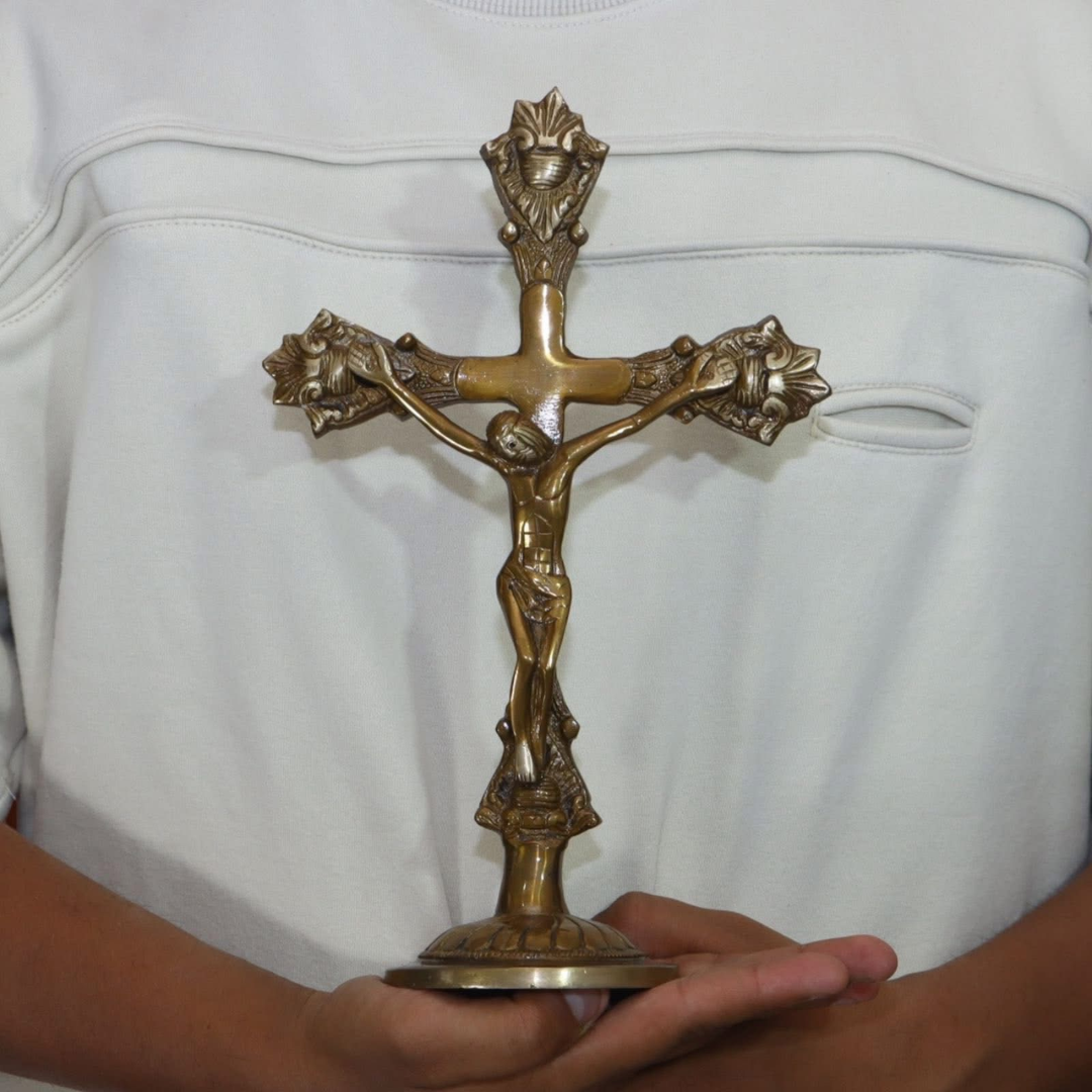 Metal crucifix ( Brass Metal )